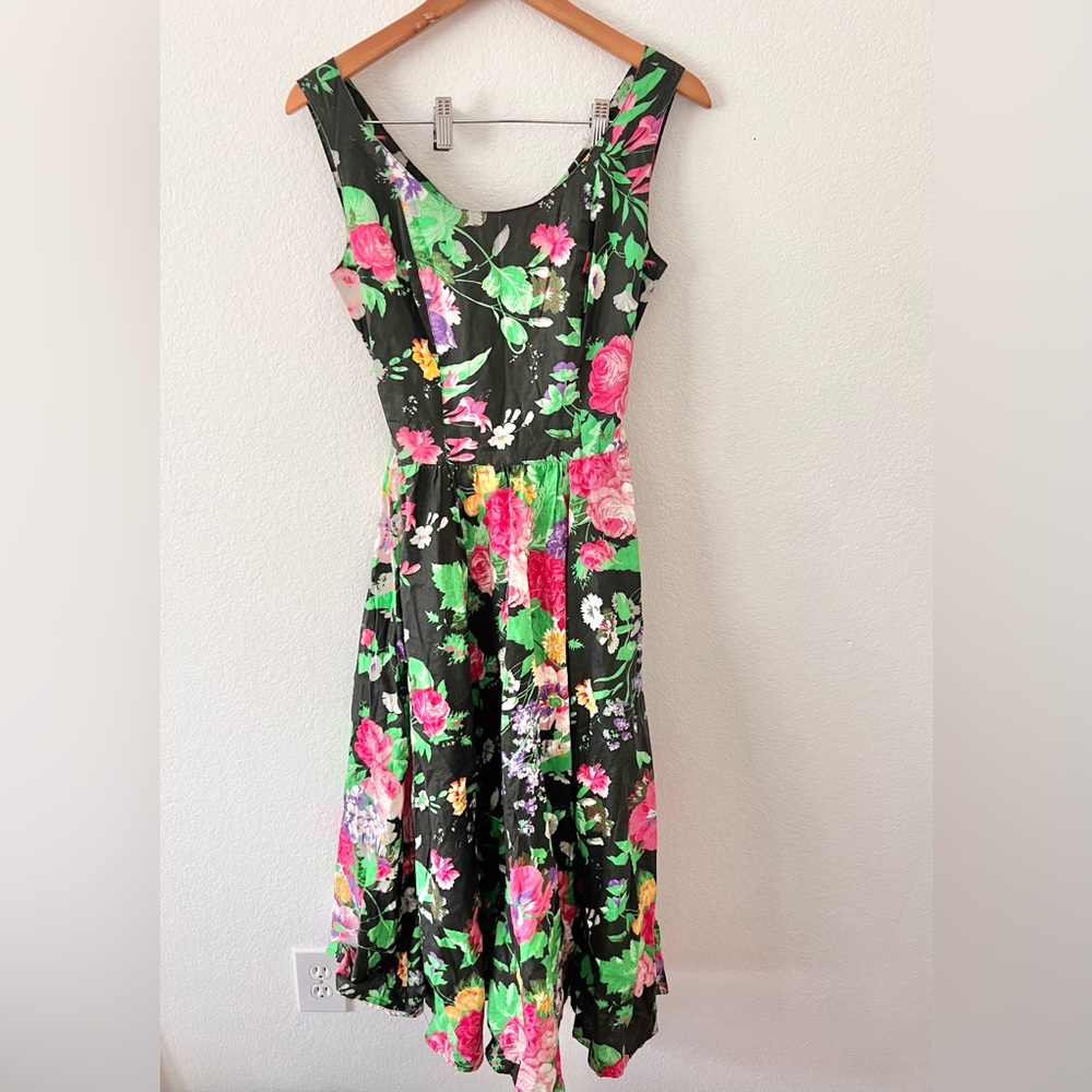 Vintage Expo 80’s Black Floral Open Back Fit and Flare Dress Sz 6 - Picture 2 of 7